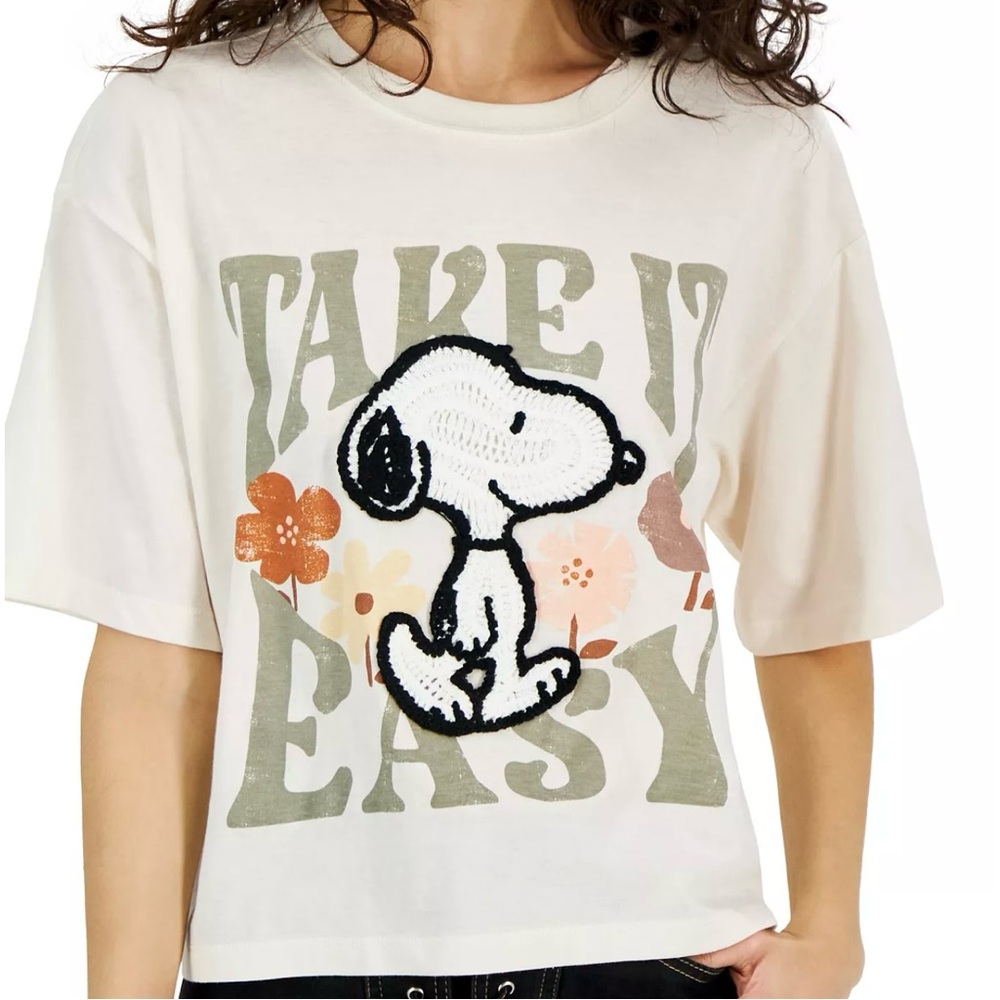 🌴⏰ Peanuts Graphic Tee with Snoopy Design - Picture 4 of 6